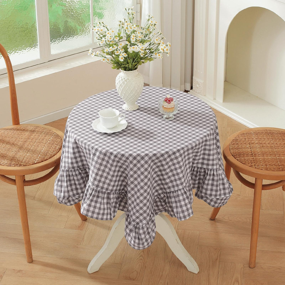 Wolkemer Black and White Gingham Ruffled Oval Tablecloth, 60x84 Inch