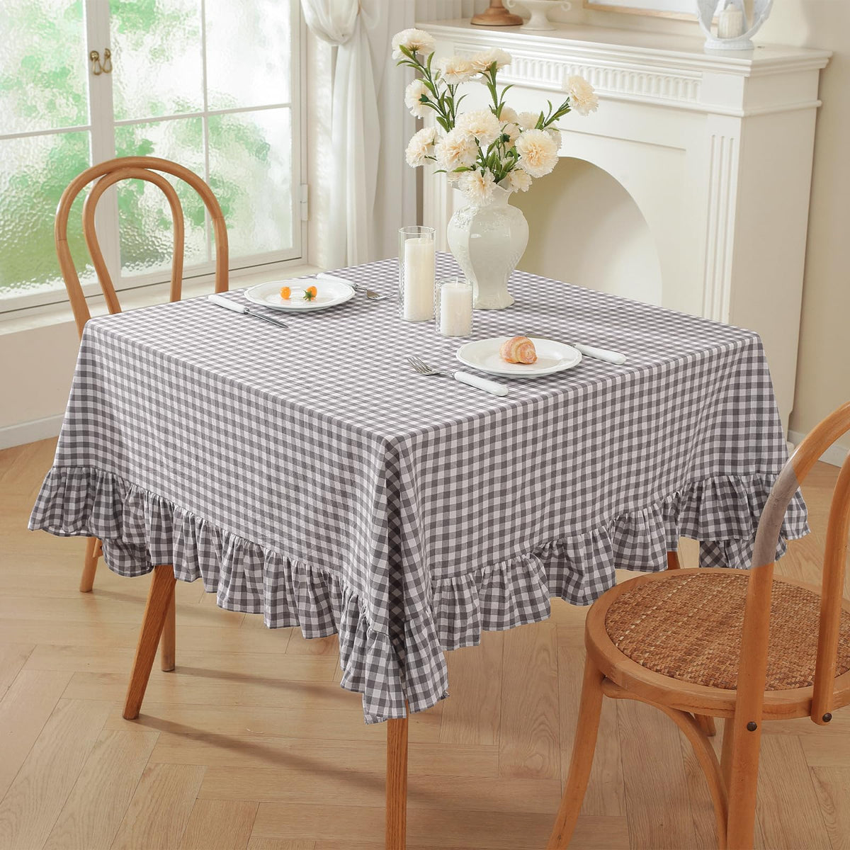 Wolkemer Black and White Gingham Ruffled Oval Tablecloth, 60x84 Inch