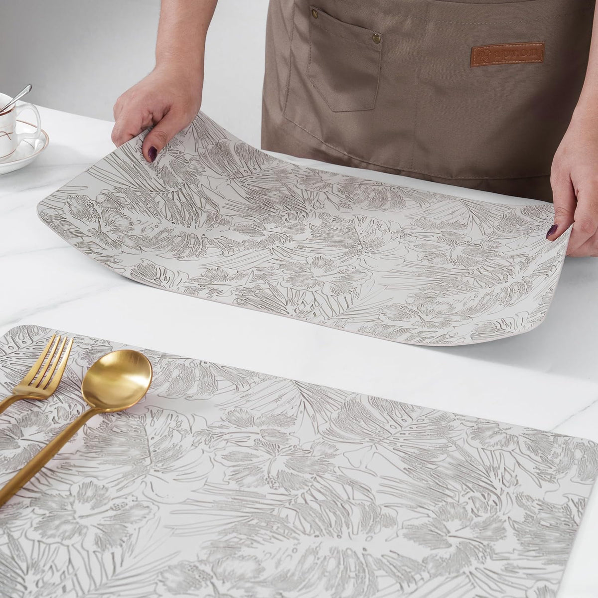 POLYTE Indoor/Outdoor Washable Vinyl Faux Leather Placemats, Set of 4